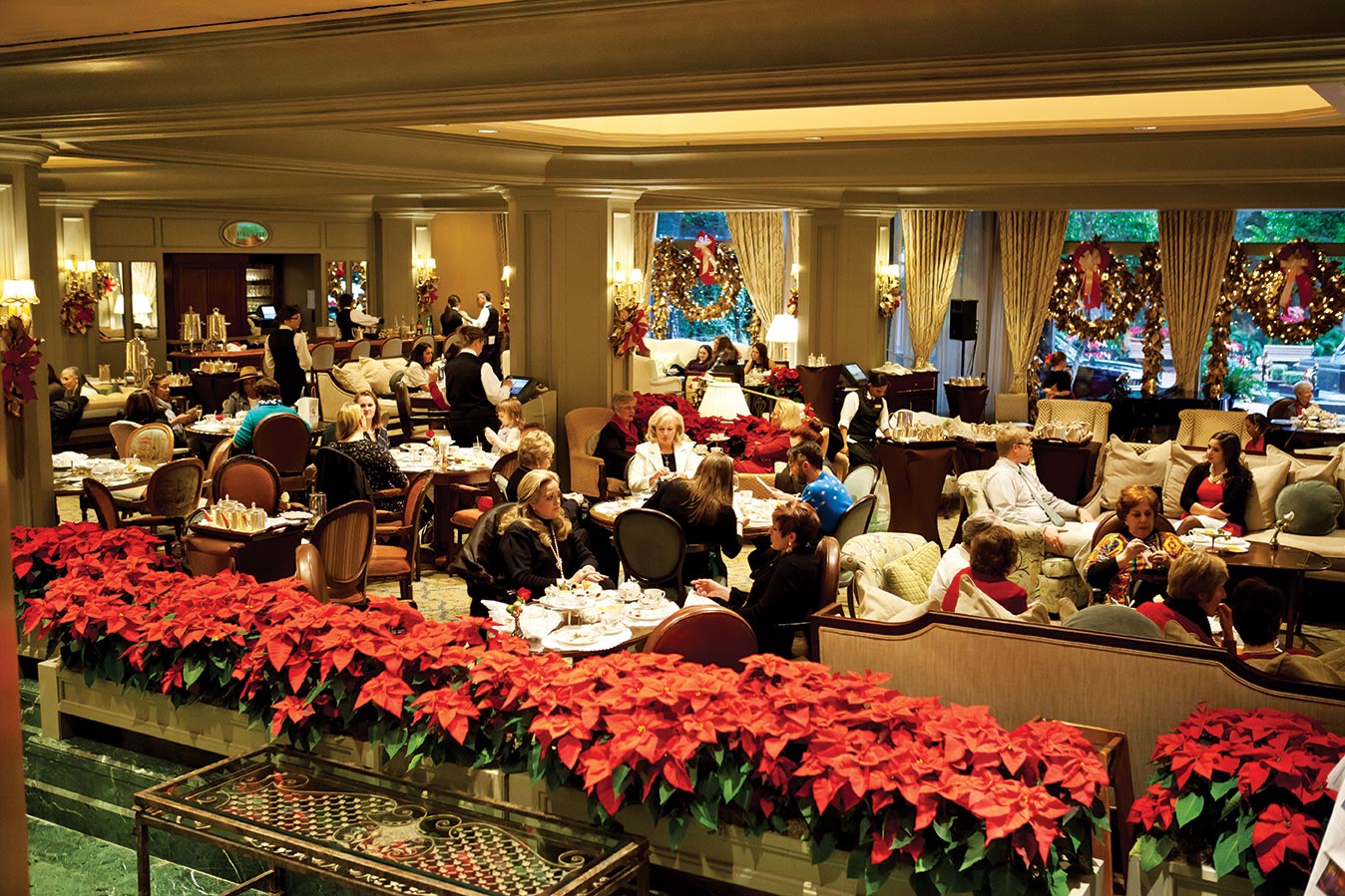 Experience a Crescent City Winter Wonderland at Windsor Court Hotel - Louisiana Cookin' While its climate may suggest otherwise, New Orleans truly transforms into a winter wonderland during the holidays. Each year, businesses throughout the city offer memorable holiday experiences complete with magnificent décor and celebratory menus. One of the best places to take in the splendor of the season is at Windsor Court Hotel, the luxury property 