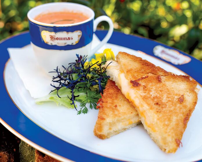 web-GrilledCheeseTomatoSoup Tomato Soup and Grilled Cheese Sandwich